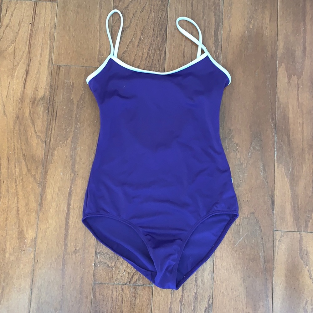 Class-in purple camisole leotard